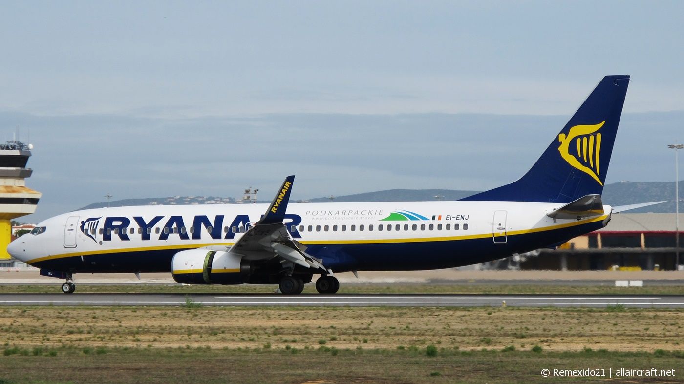 EI-ENJ (40301) 2010 Boeing 737-8AS WL