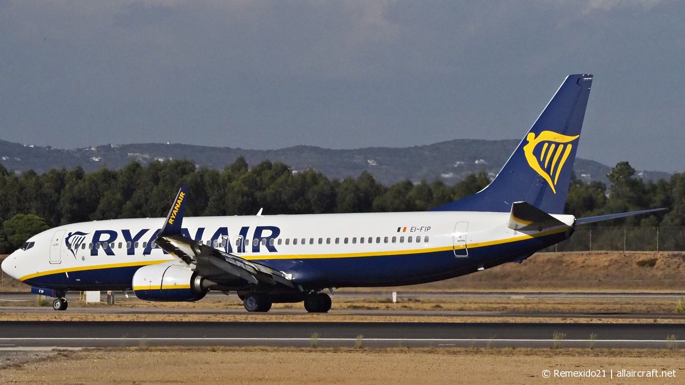 EI-FIP (61577) 2015 Boeing 737-8AS WL