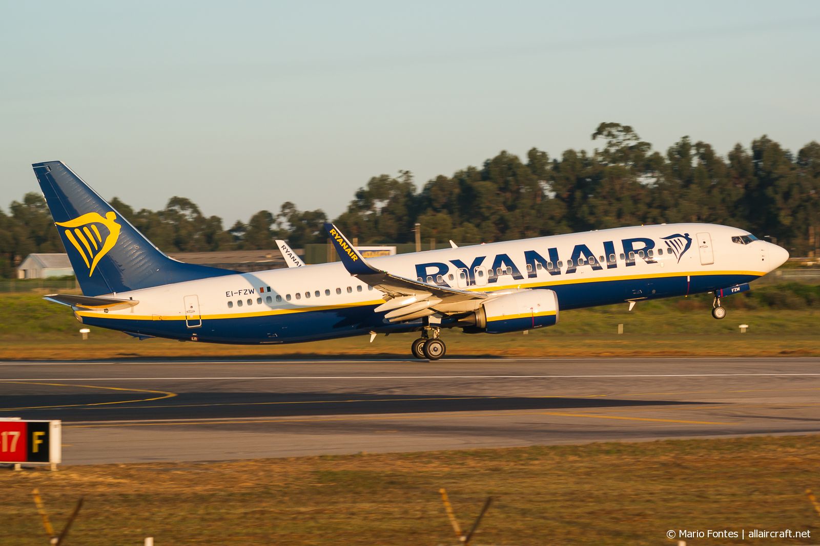 EI-FZW · Boeing 737-8AS(WL) · (OPO / LPPR)