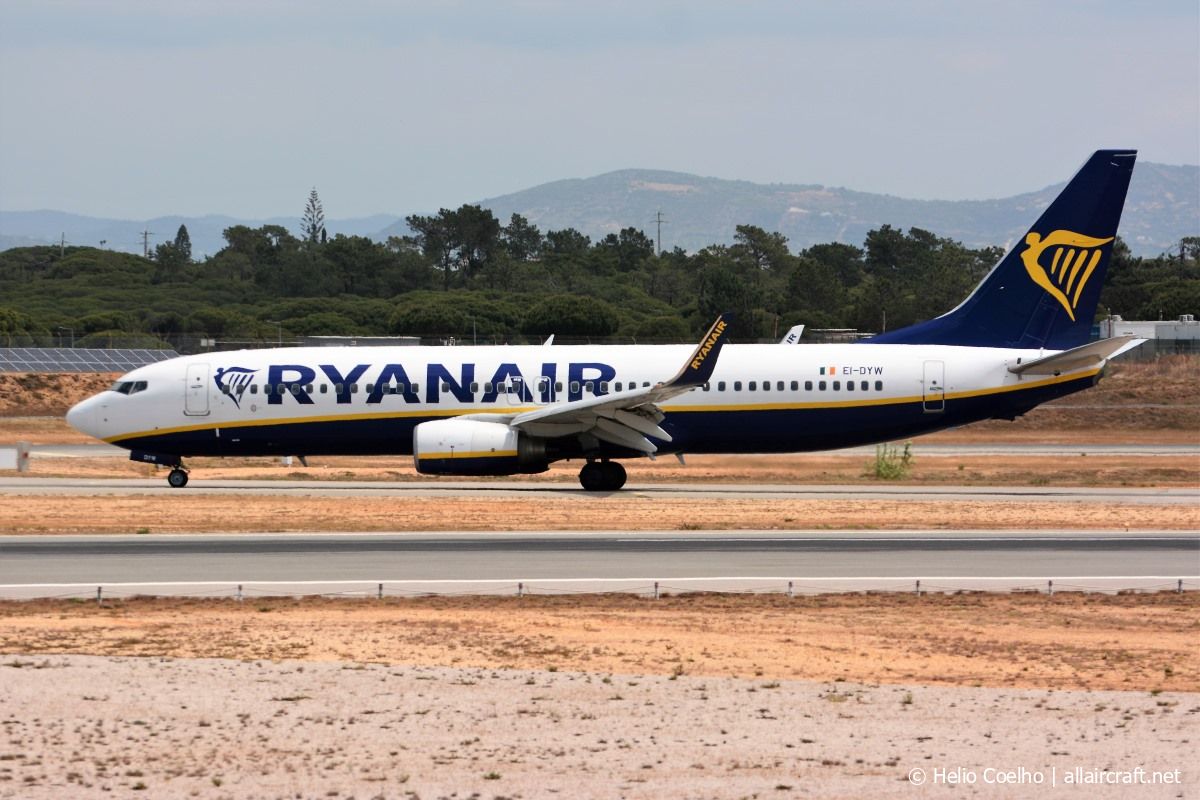 EI-DYW (33635) 2008 Boeing 737-8AS(WL)