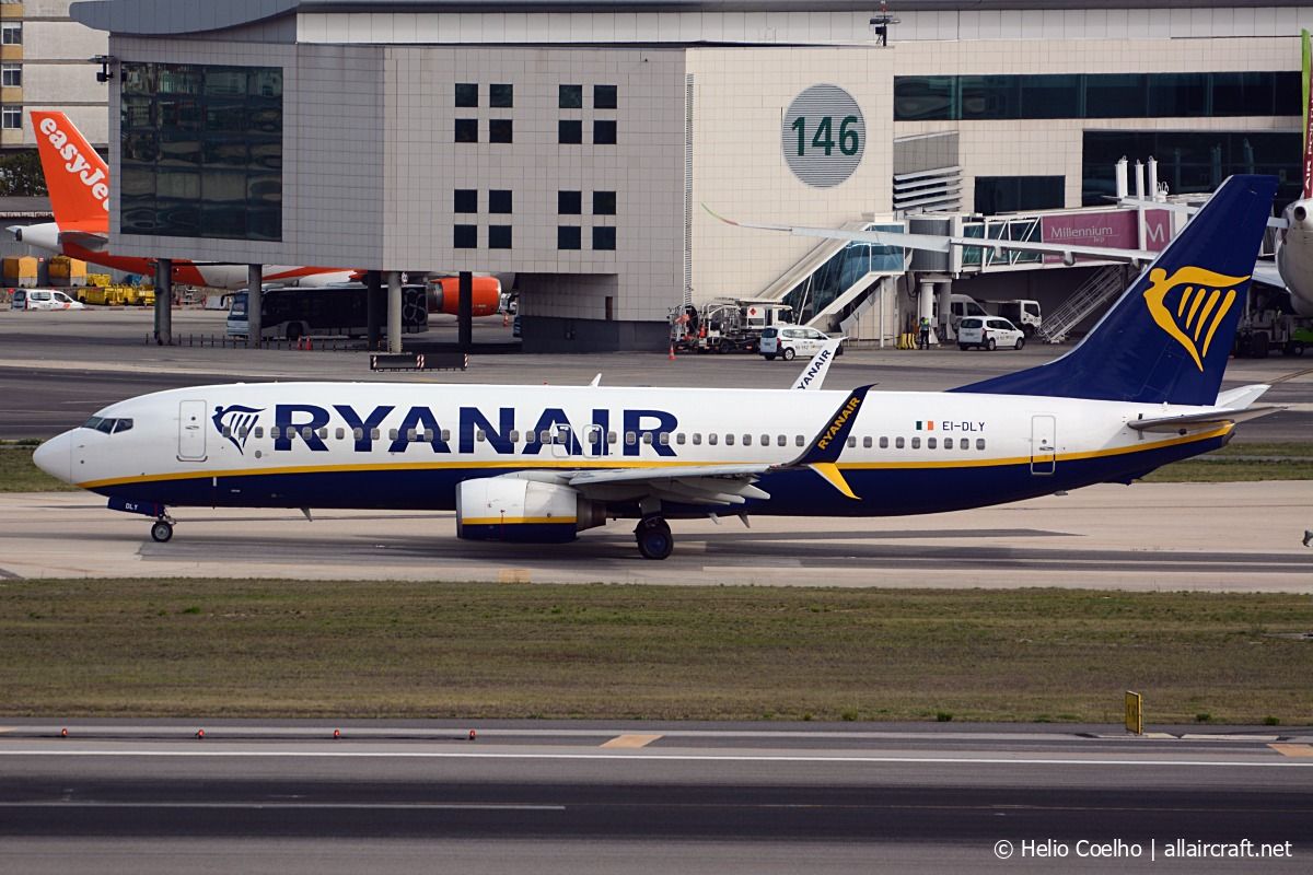 EI-DLY (33601) 2006 Boeing 737-8AS(WL)