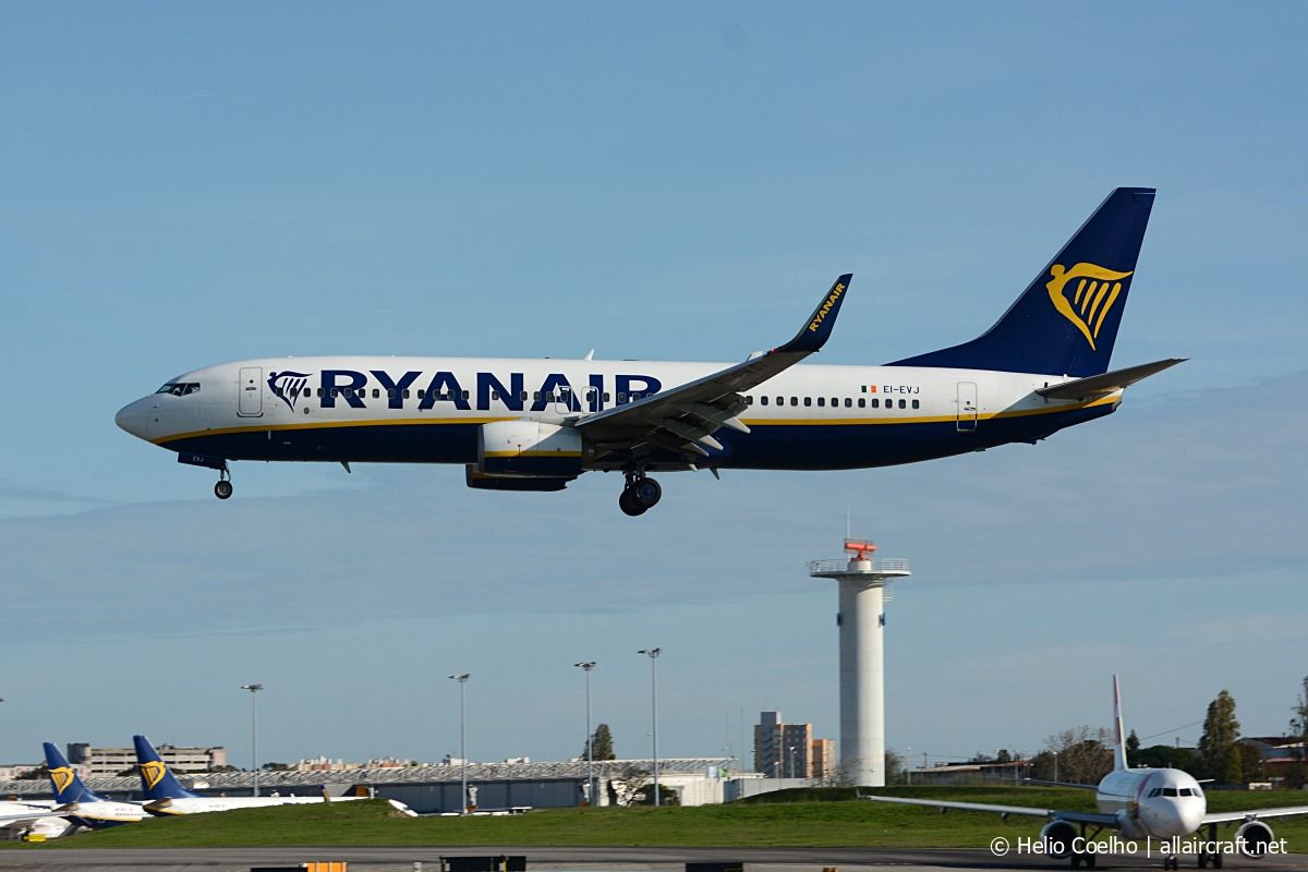 EI-EVJ (38501) 2012 Boeing 737-8AS(WL)