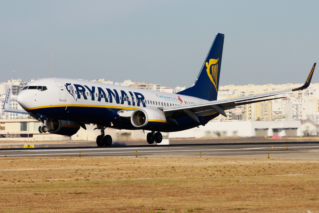 EI-EKK (38500) 2010 Boeing 737-8AS(WL)