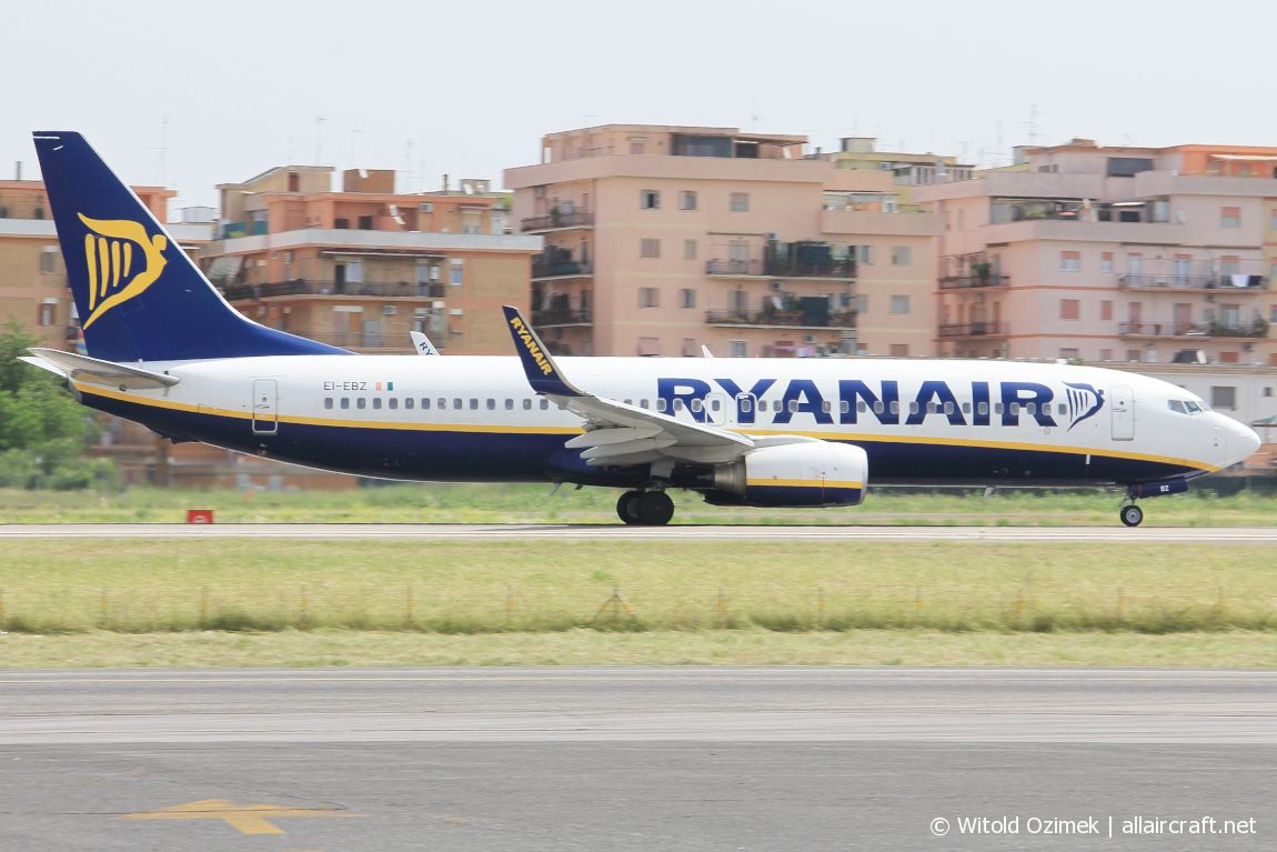 EI-EBZ (35008) 2009 Boeing 737-8AS(WL)
