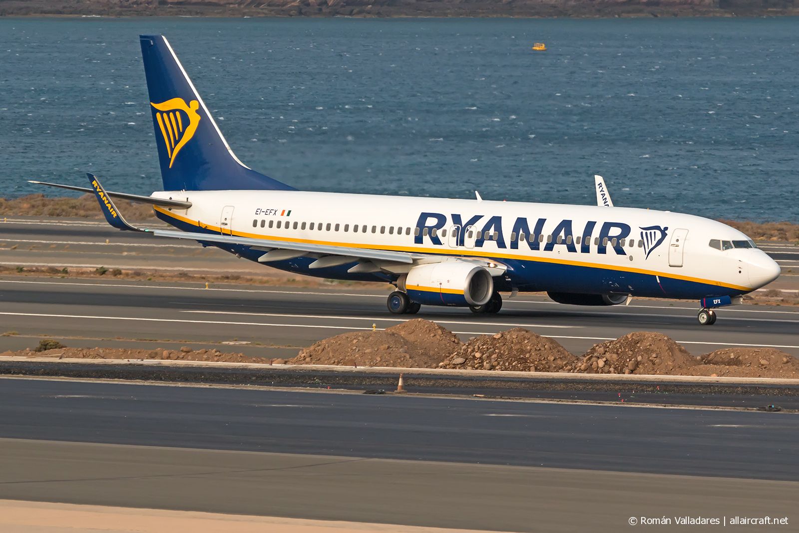 EI-EFX (35019) 2009 Boeing 737-8AS(WL)