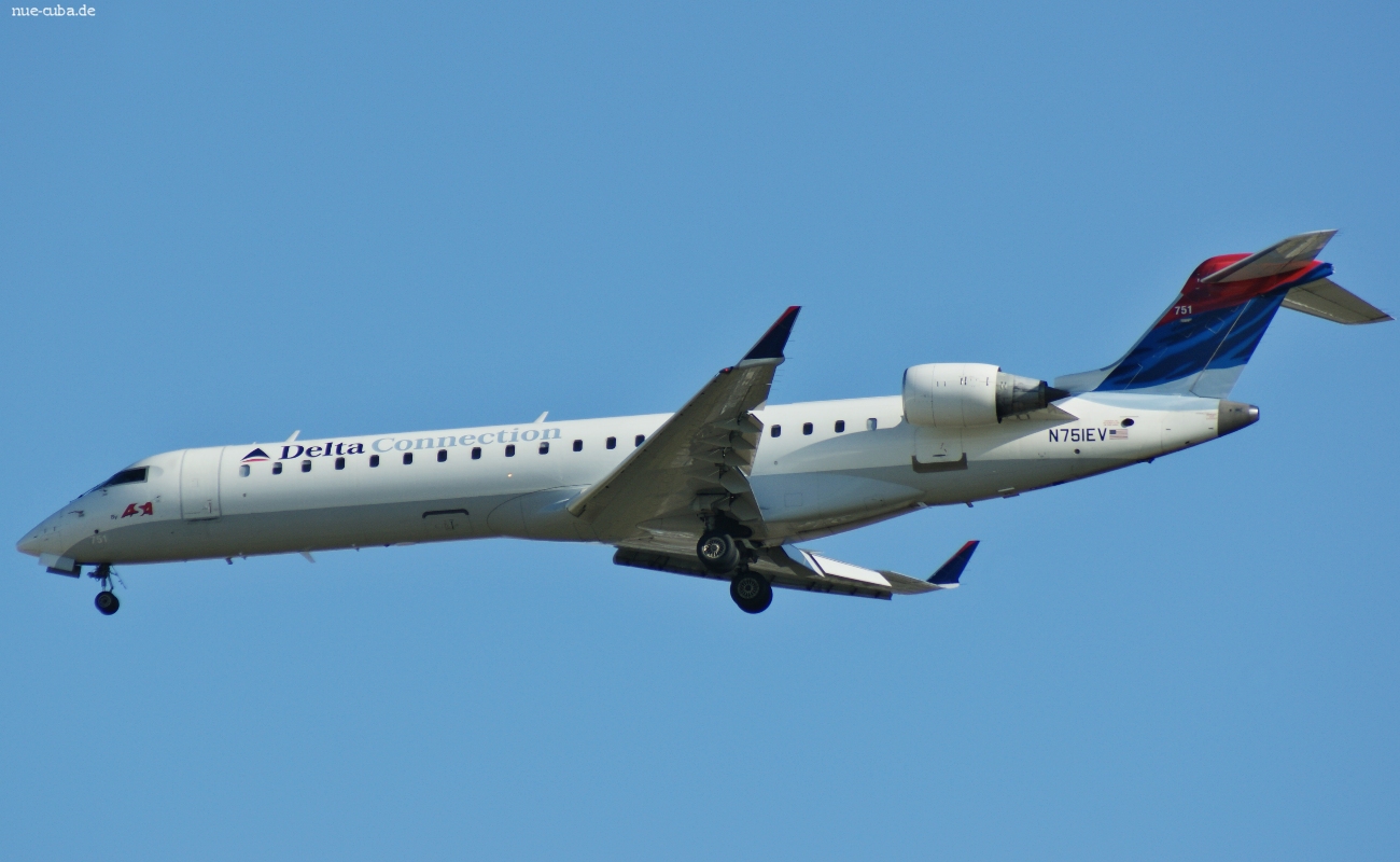 N751EV (cn 10163) Bombardier CRJ-701