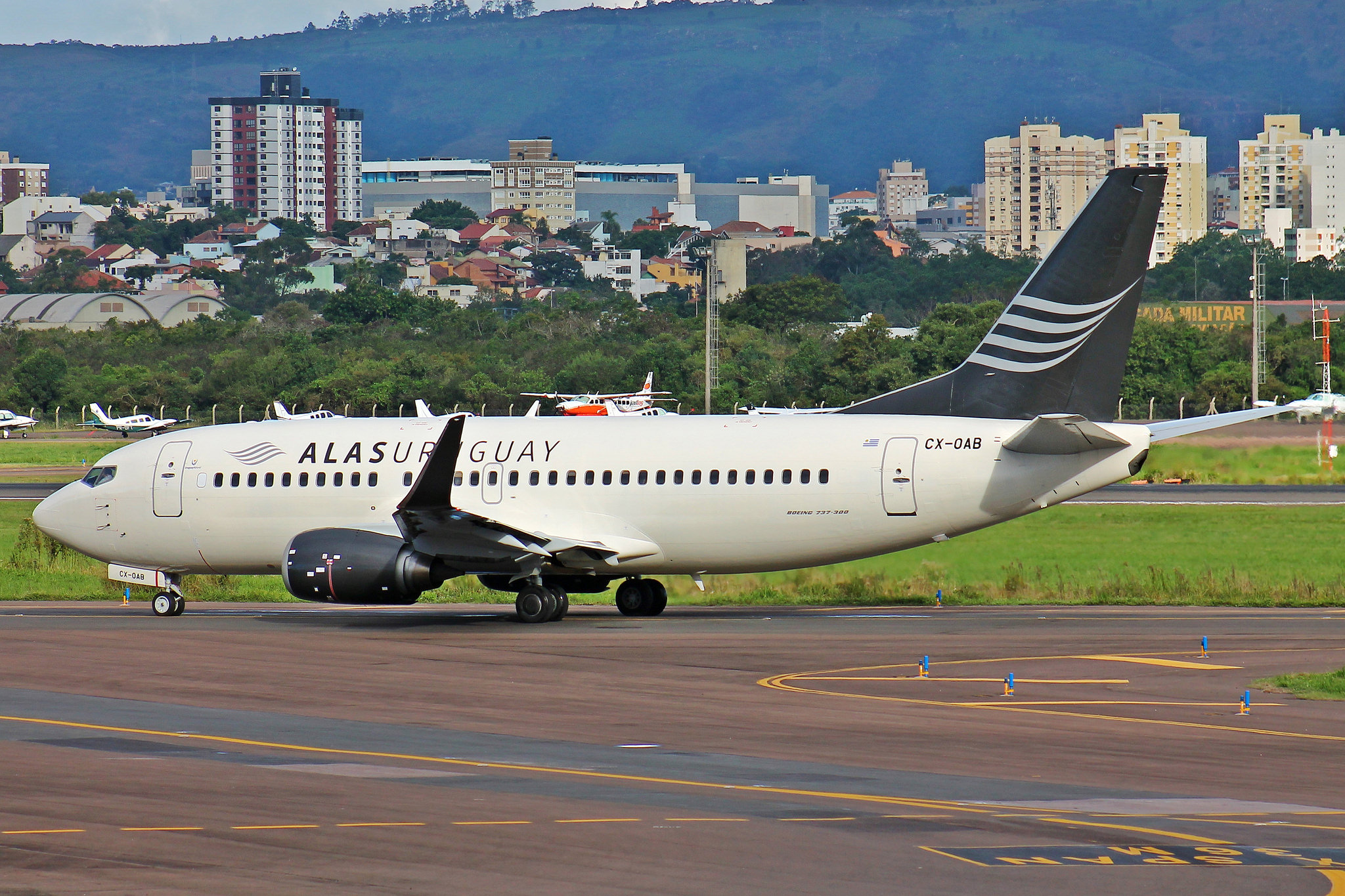 CX-OAB (cn 28869) Boeing 737-33R