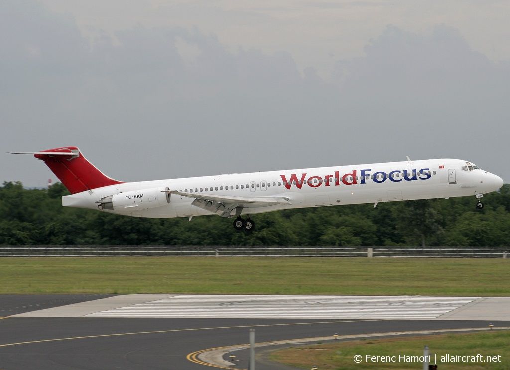 TC-AKM (53185) 1994 McDonnell Douglas MD-83
