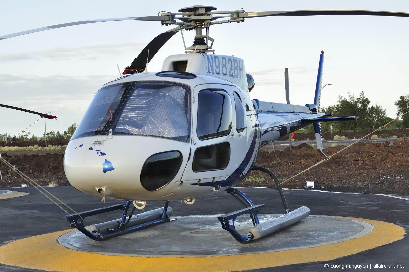 N982BH (2876) 1995 Eurocopter AS 350B2 Ecureuil