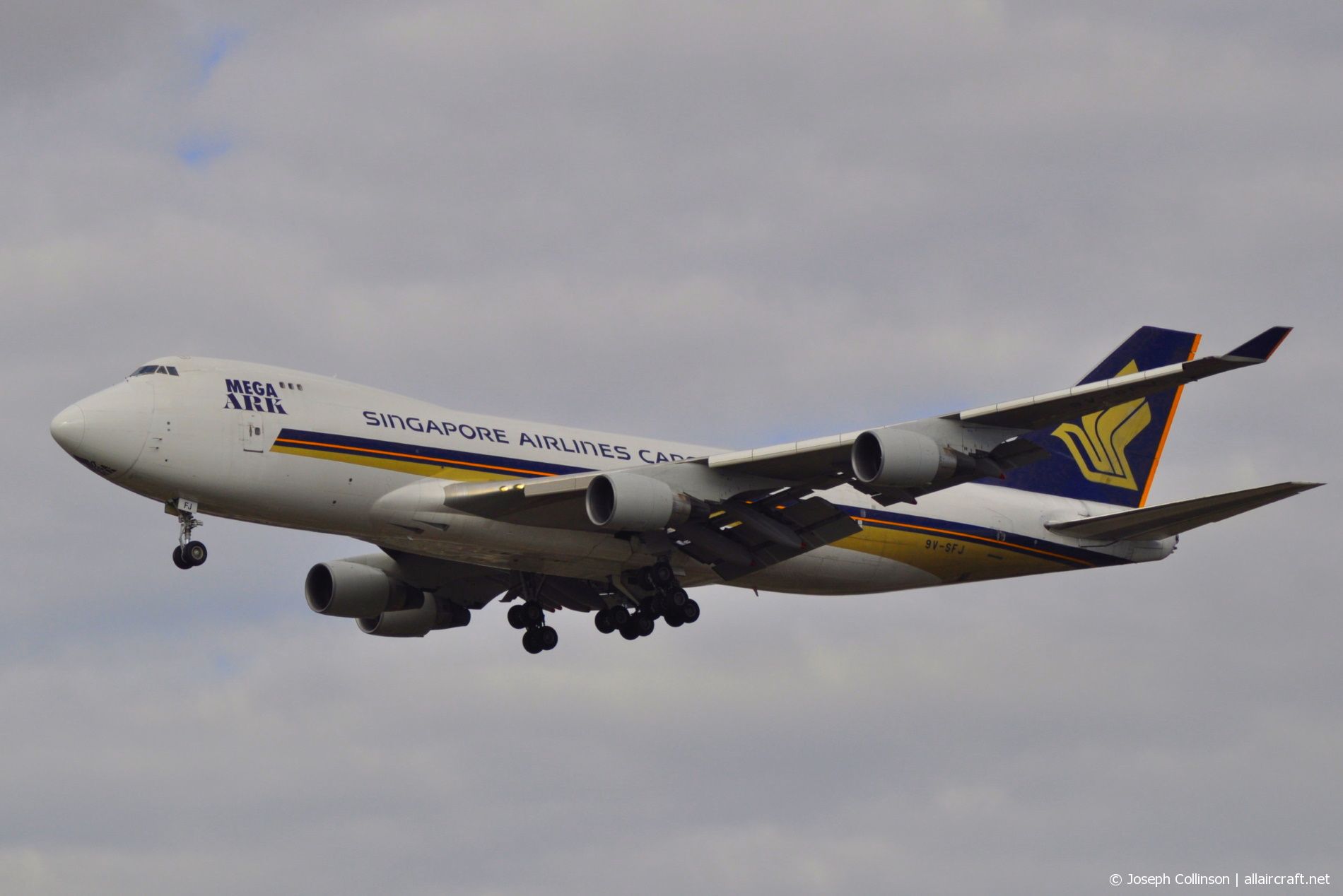 9V-SFJ (26559) 2001 Boeing 747-412F(SCD)