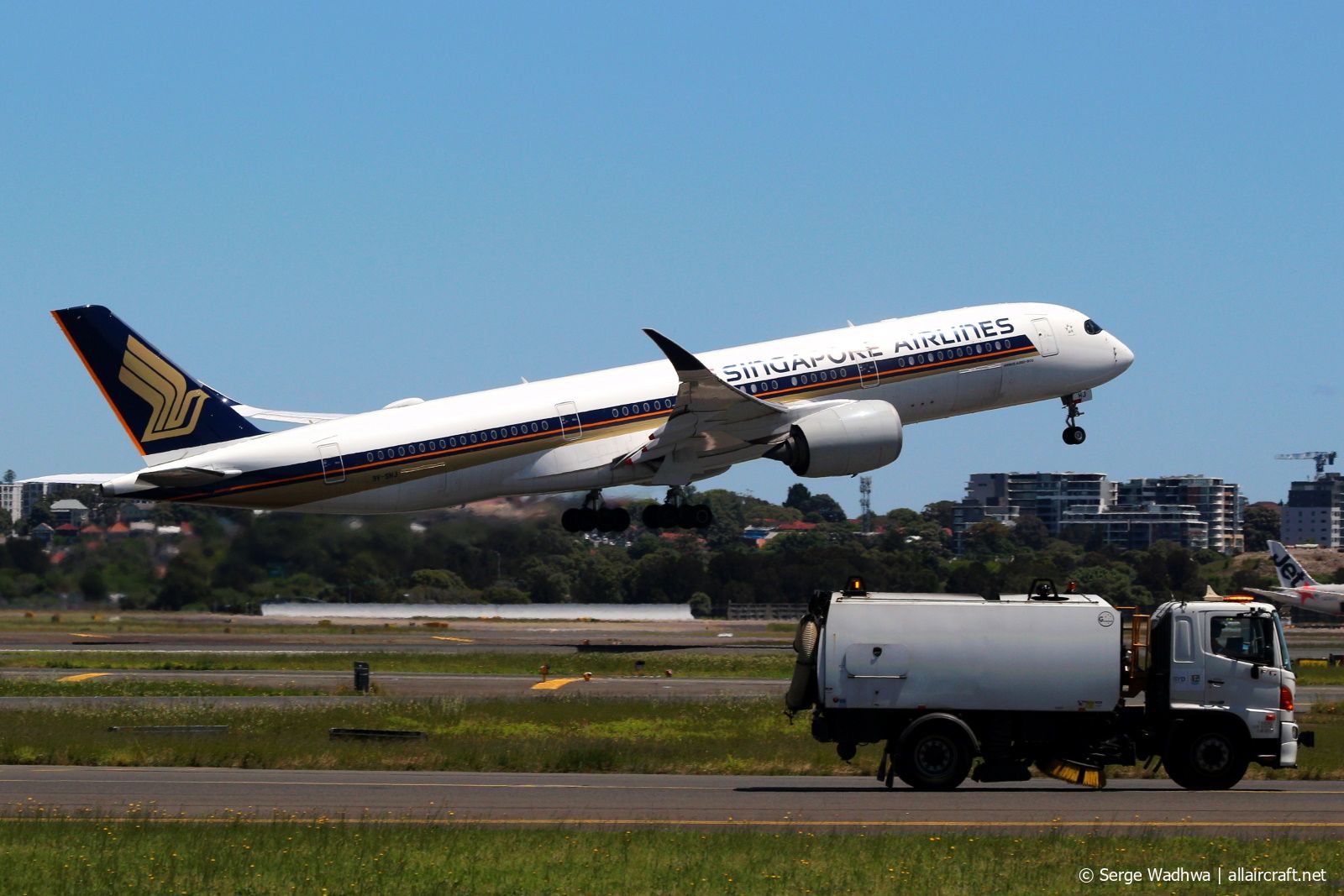 9V-SHJ (328) 2019 Airbus A350-941