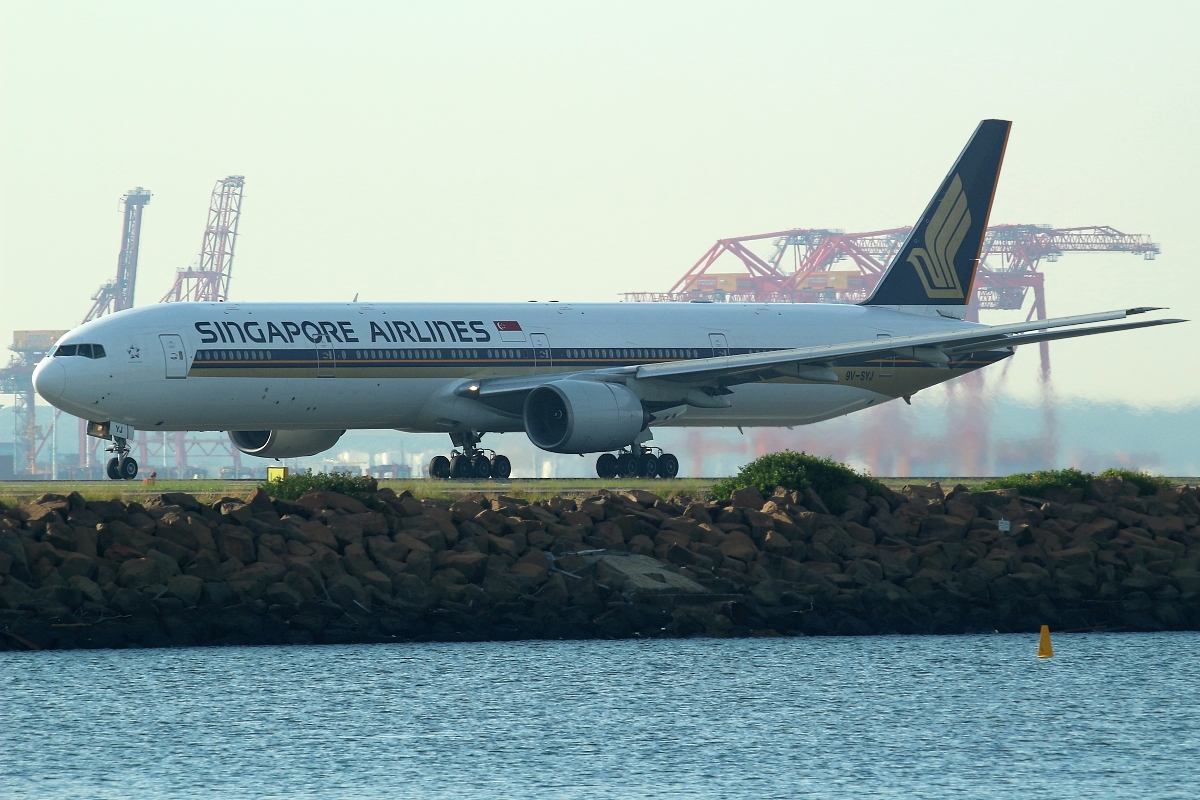 9V-SYJ (33374) 2005 Boeing 777-312