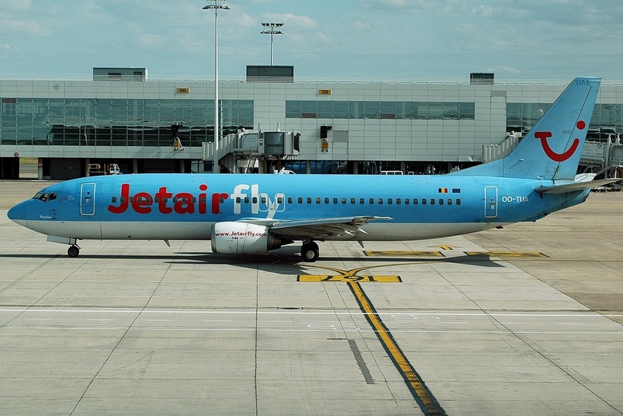 OO-TUA (24127) 1989 Boeing 737-4K5