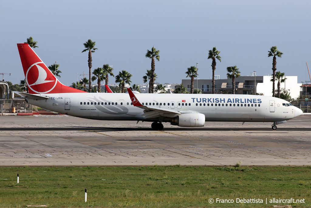 TC-JYA (40973) 2011 Boeing 737-9F2ER(WL)