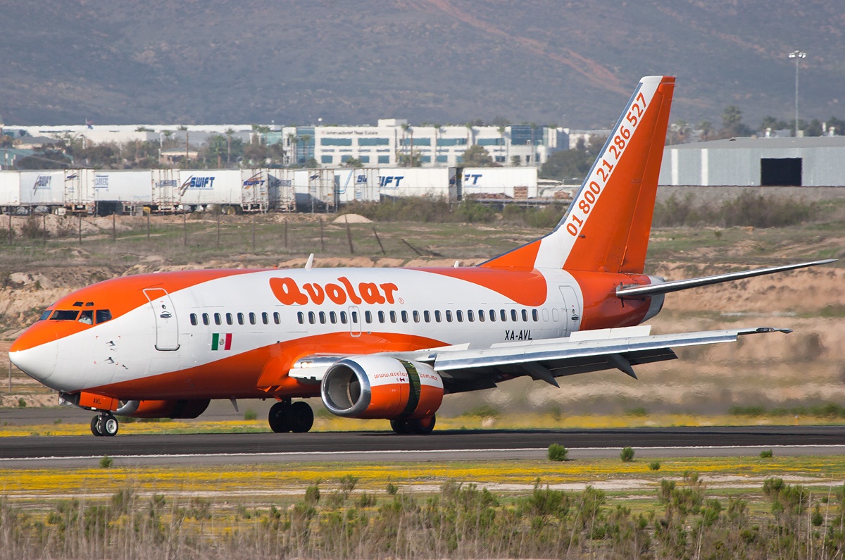 XA-AVL (cn 24787) Boeing 737-53A