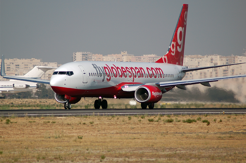 G-CDEG (33022) 2005 Boeing 737-8BK(WL)