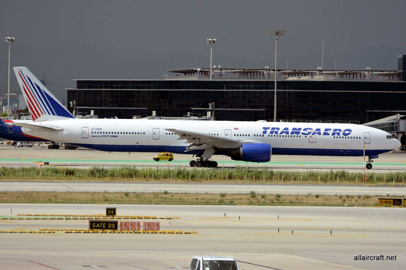 EI-UNM (28534) 1999 Boeing 777-312