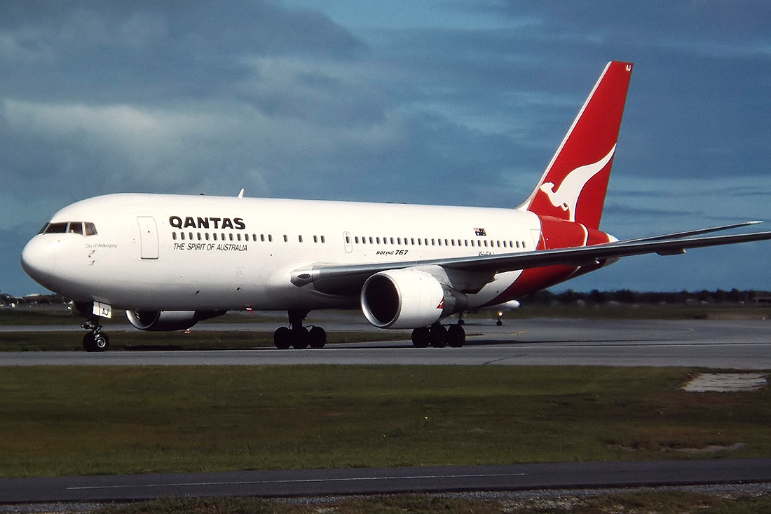 VH-EAJ (23304) 1985 Boeing 767-238(ER)