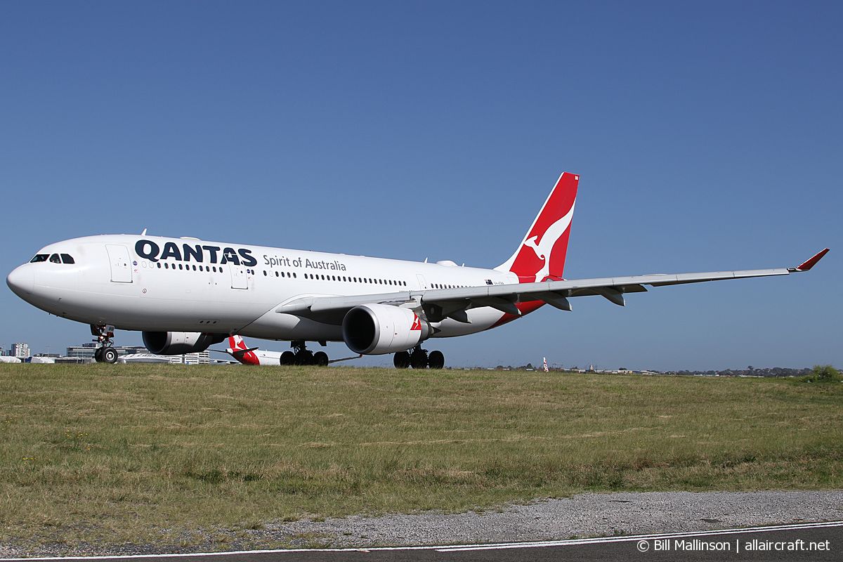 VH-EBB (522) 2002 Airbus A330-202