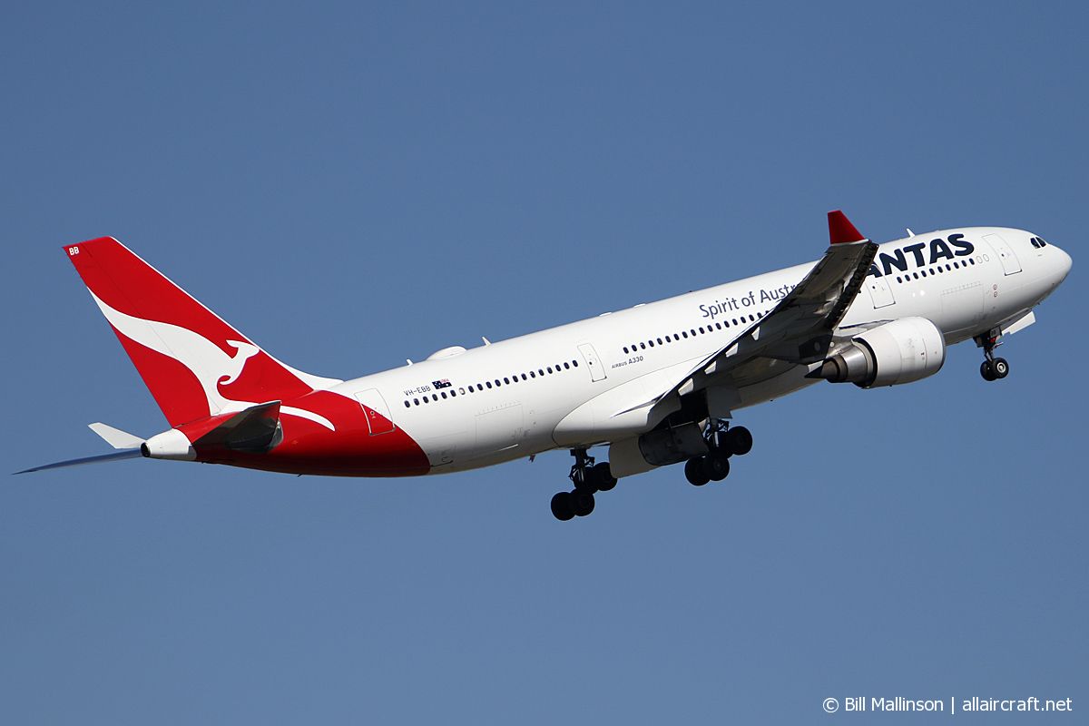 VH-EBB (522) 2002 Airbus A330-202