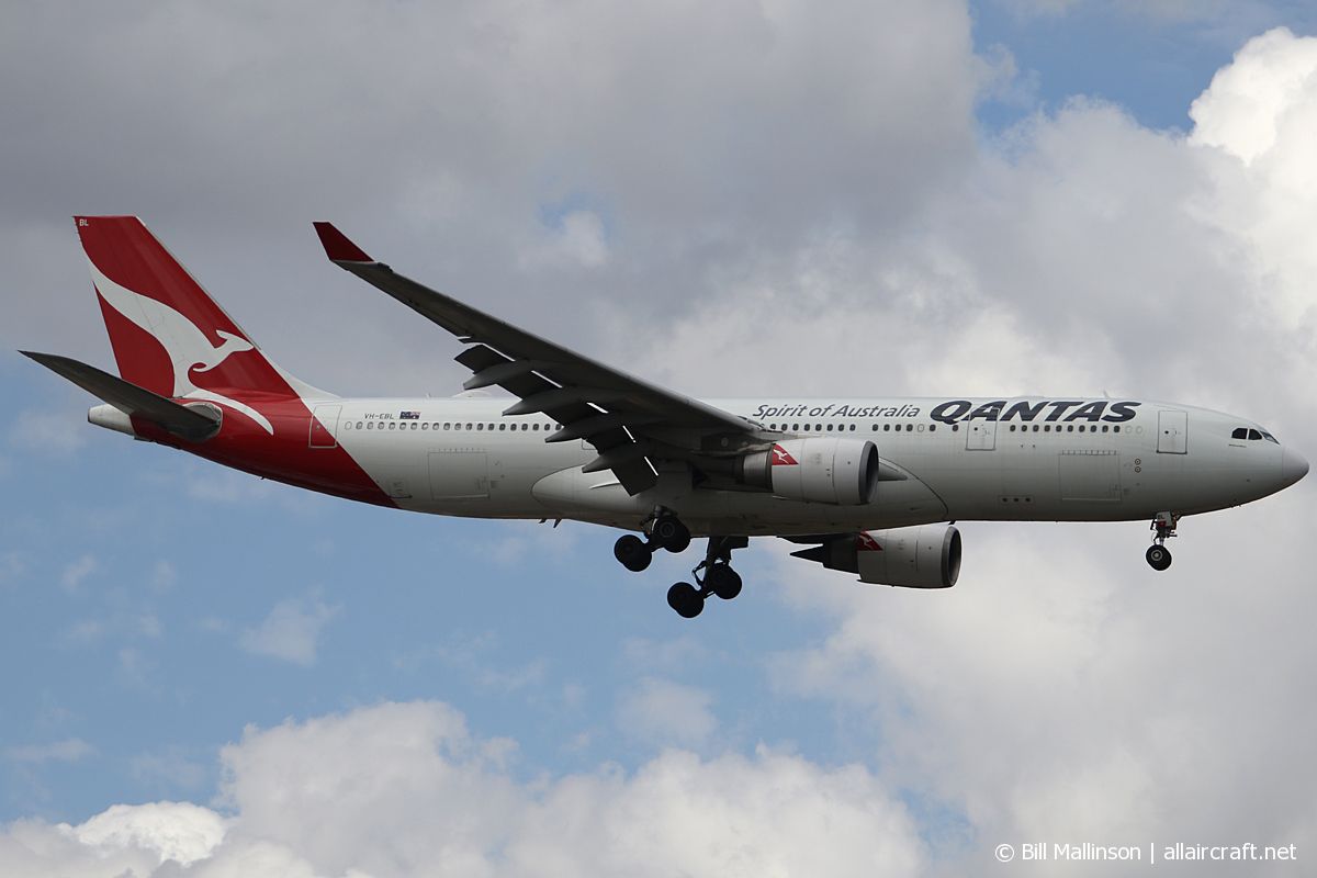 VH-EBL (976) 2008 Airbus A330-203