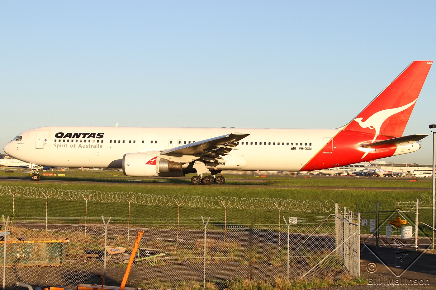 VH-OGM (25575) 1992 Boeing 767-338(ER)