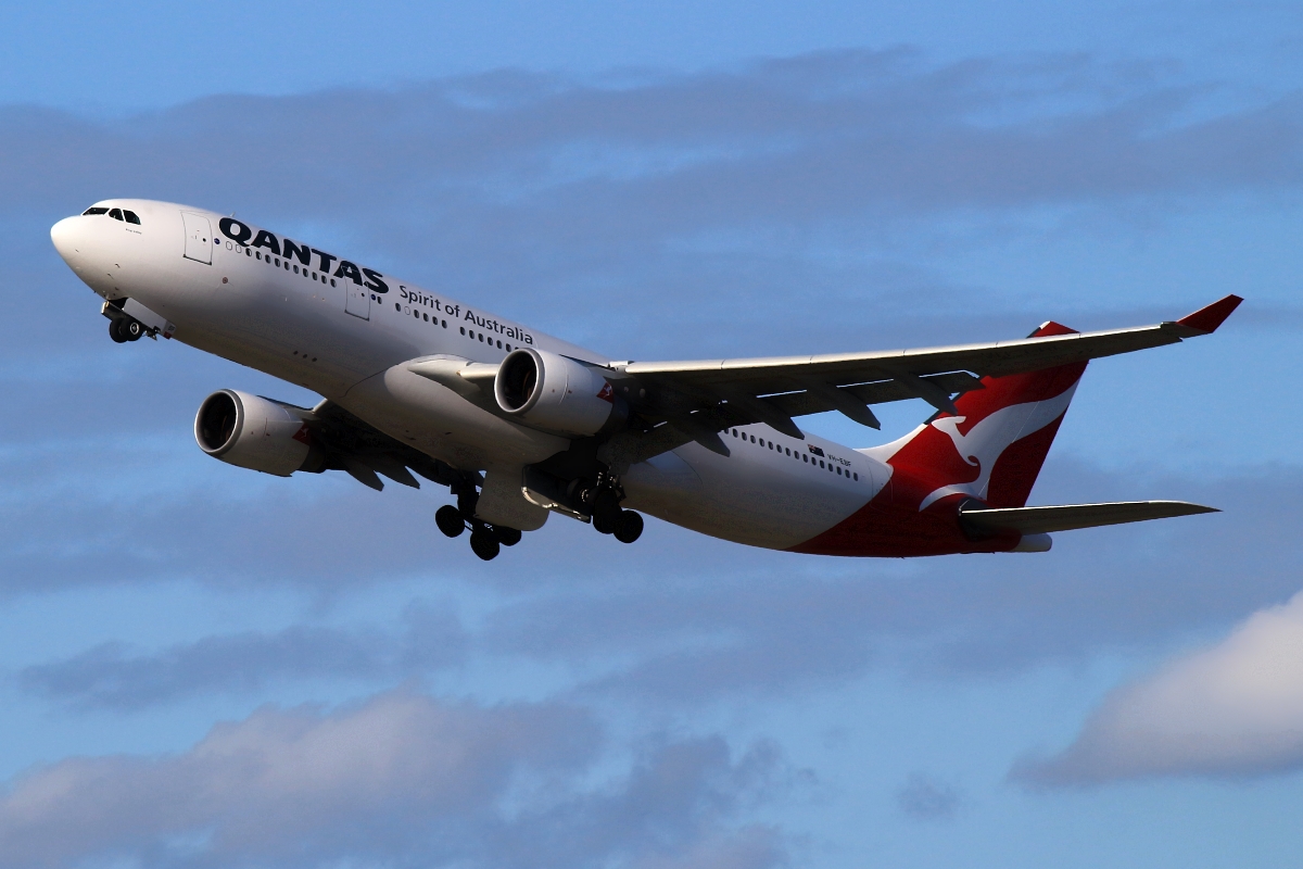 VH-EBF (853) 2007 Airbus A330-202