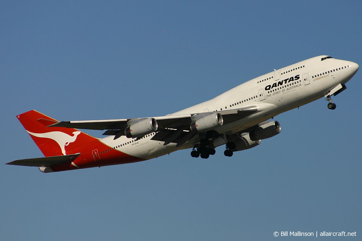 VH-OJE (24482) 1990 Boeing 747-438