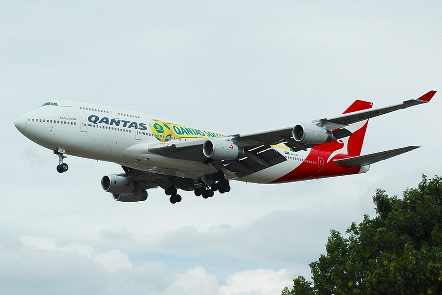 VH-OJS (25564) 1999 Boeing 747-438