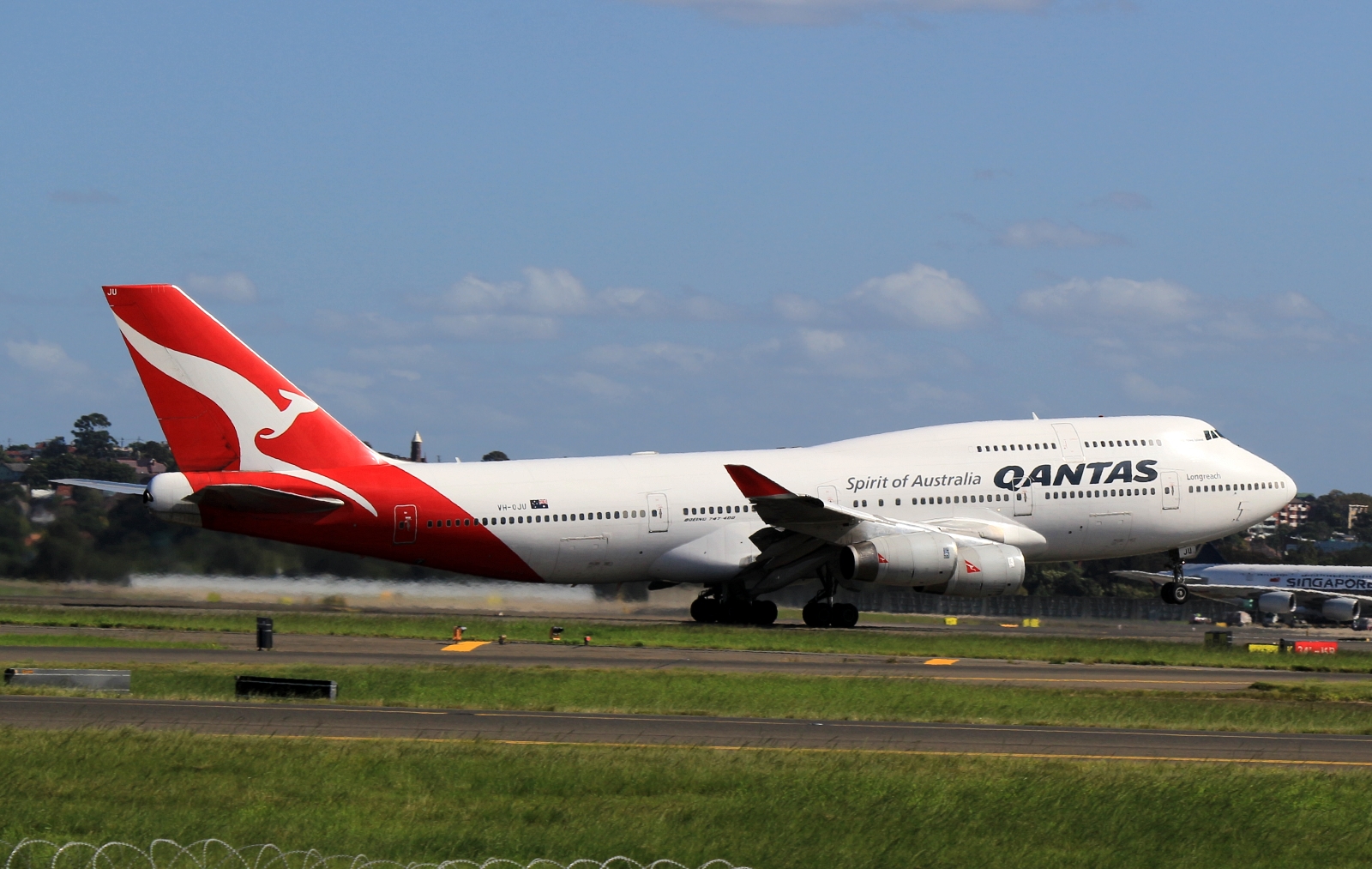 VH-OJU (25566) 2000 Boeing 747-438