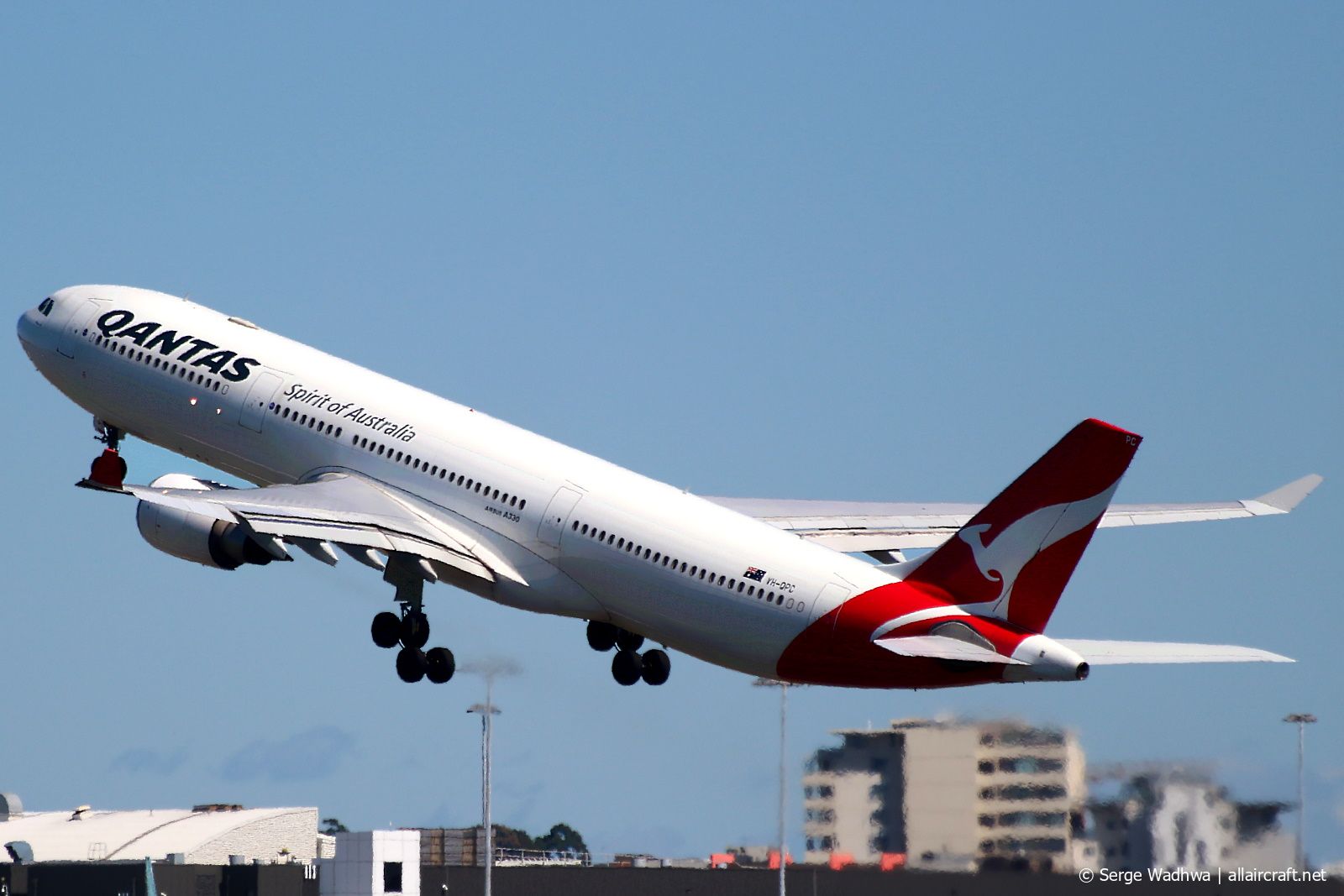 VH-QPC (564) 2003 Airbus A330-303