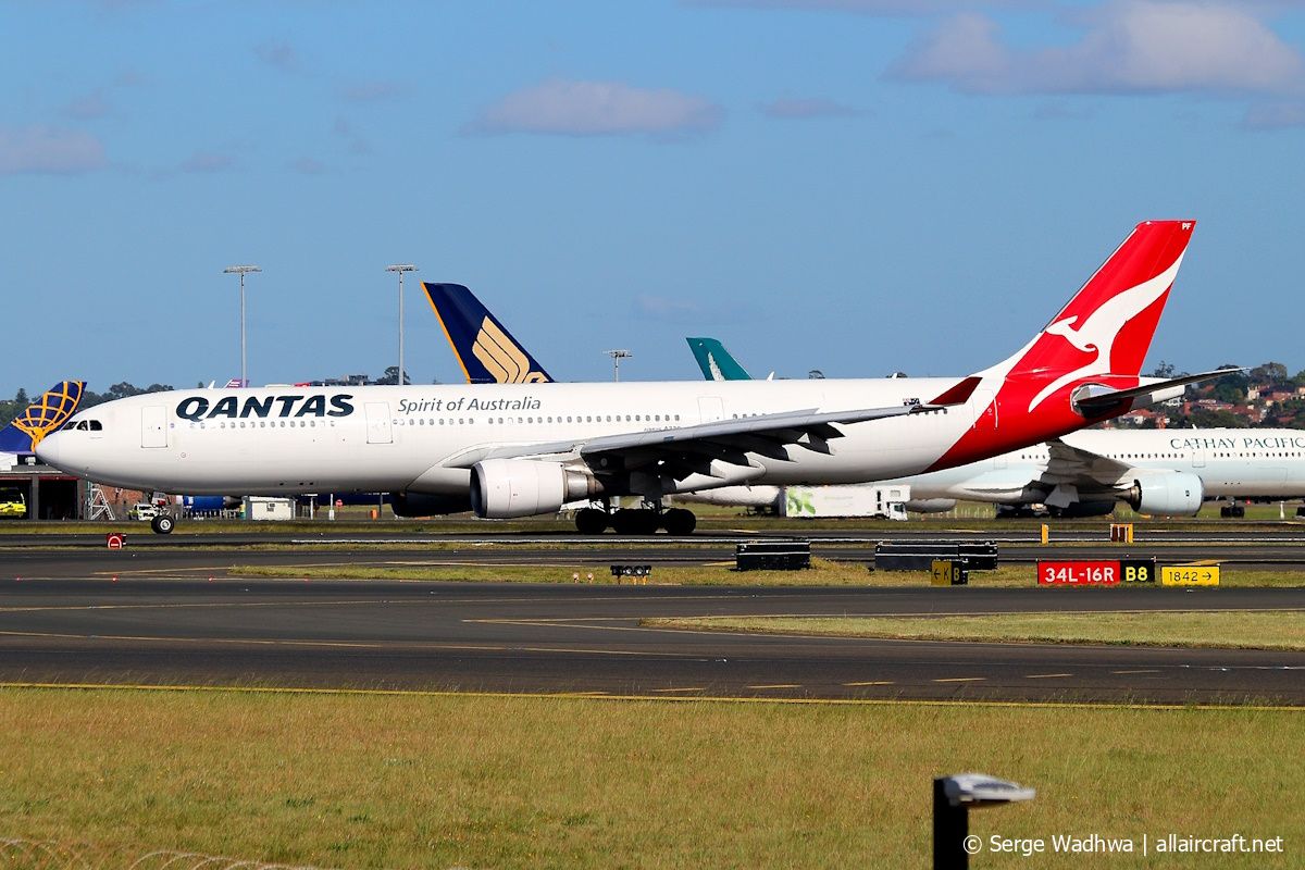 VH-QPF (595) 2004 Airbus A330-303