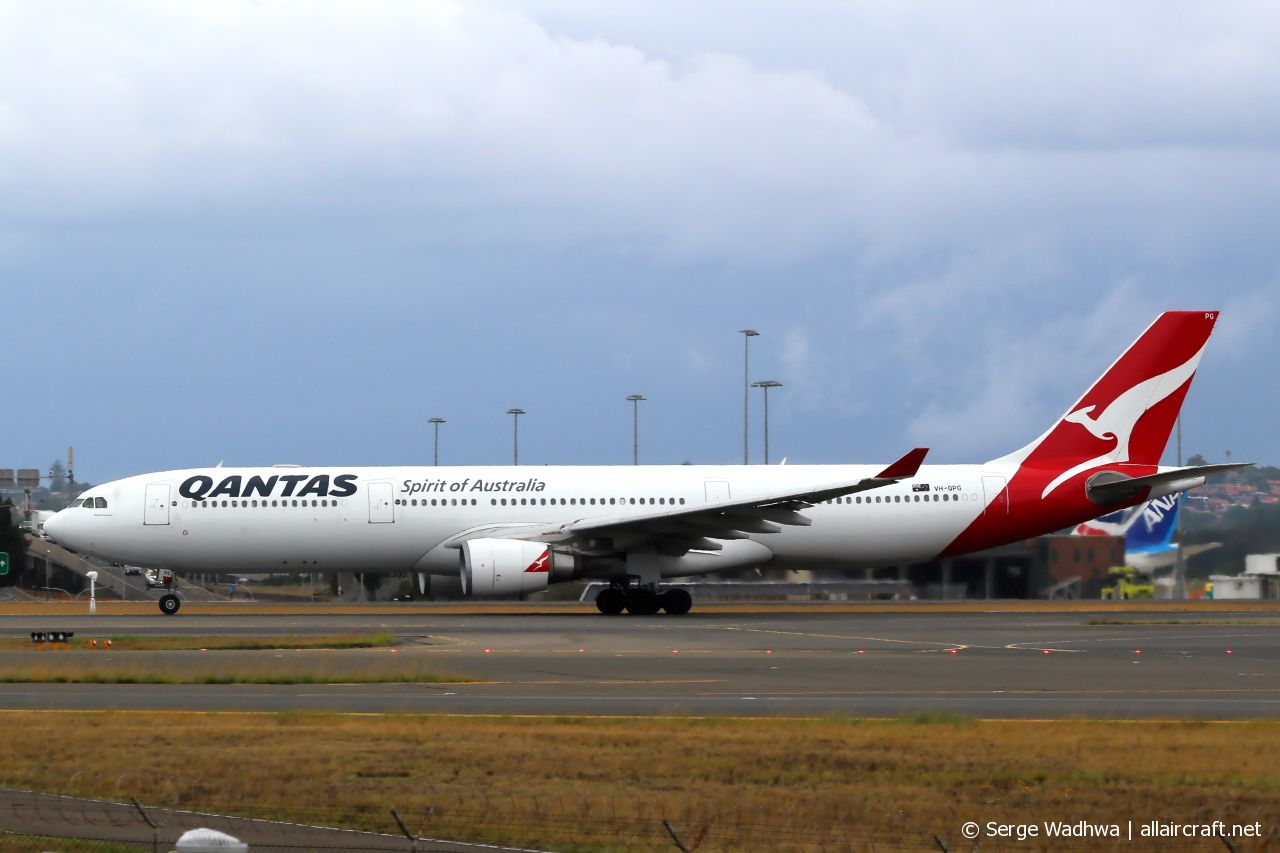 VH-QPG (603) 2004 Airbus A330-303