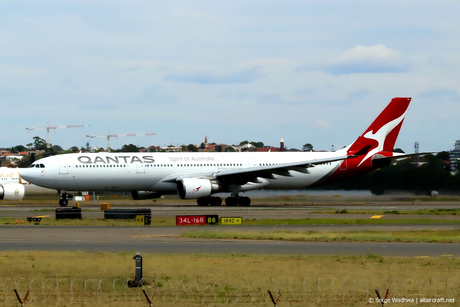VH-QPH (695) 2005 Airbus A330-303