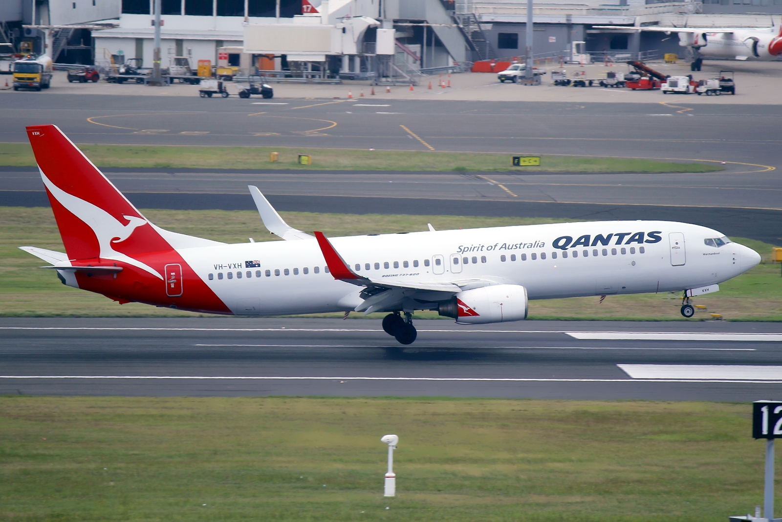 VH-VXH · Boeing 737-838(WL) · (SYD / YSSY)