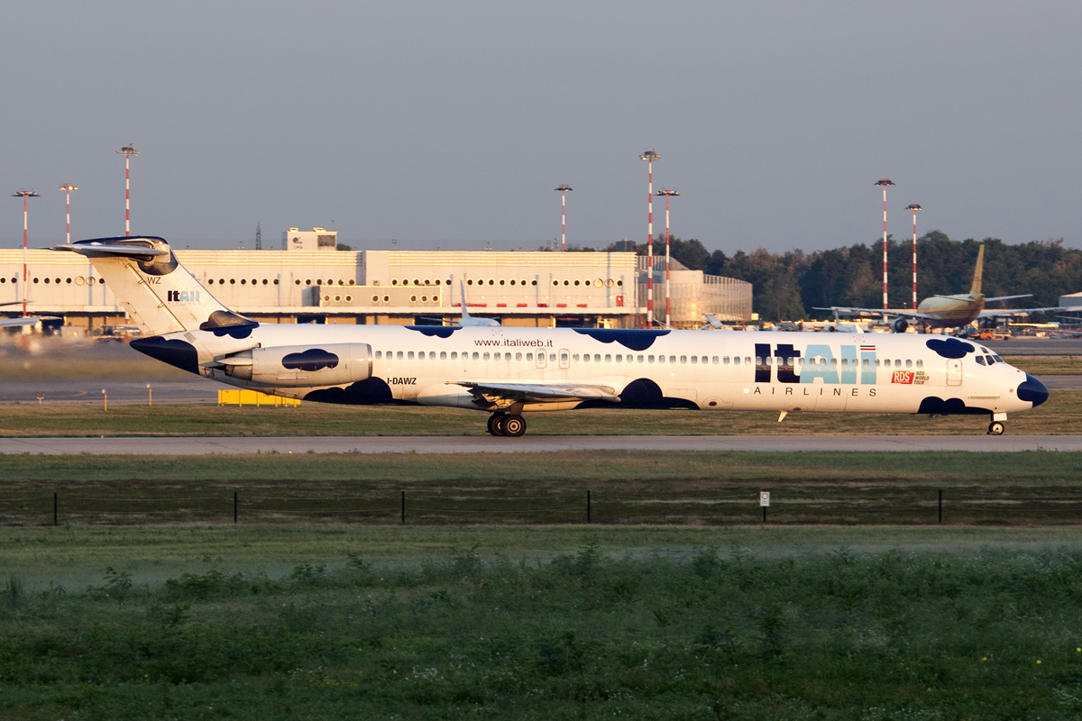 I-DAWZ (49214) 1985 McDonnell Douglas MD-82
