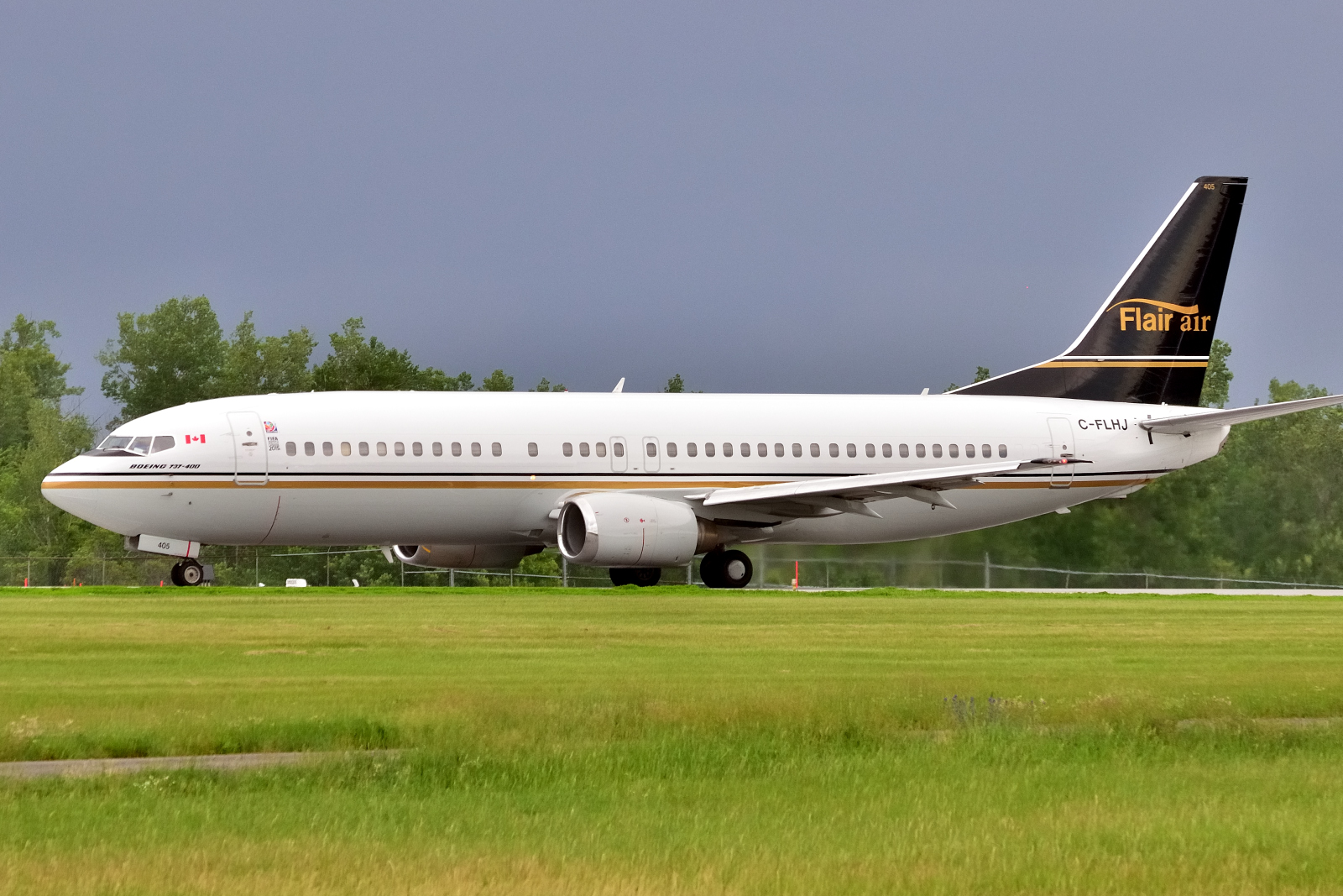 C-FLHJ (025104) Boeing 737-4Q8