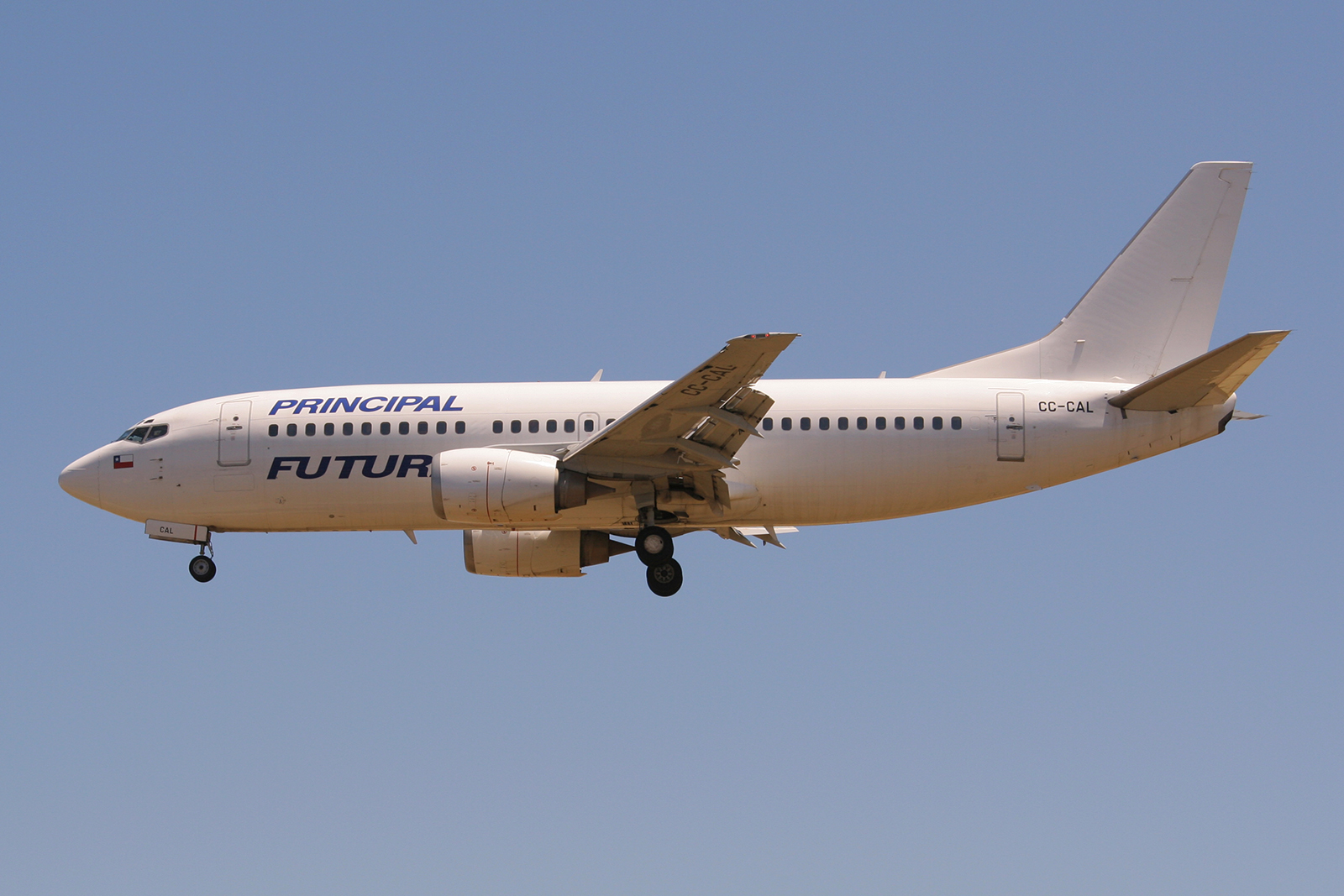 CC-CAL (23635) 1987 Boeing 737-33A