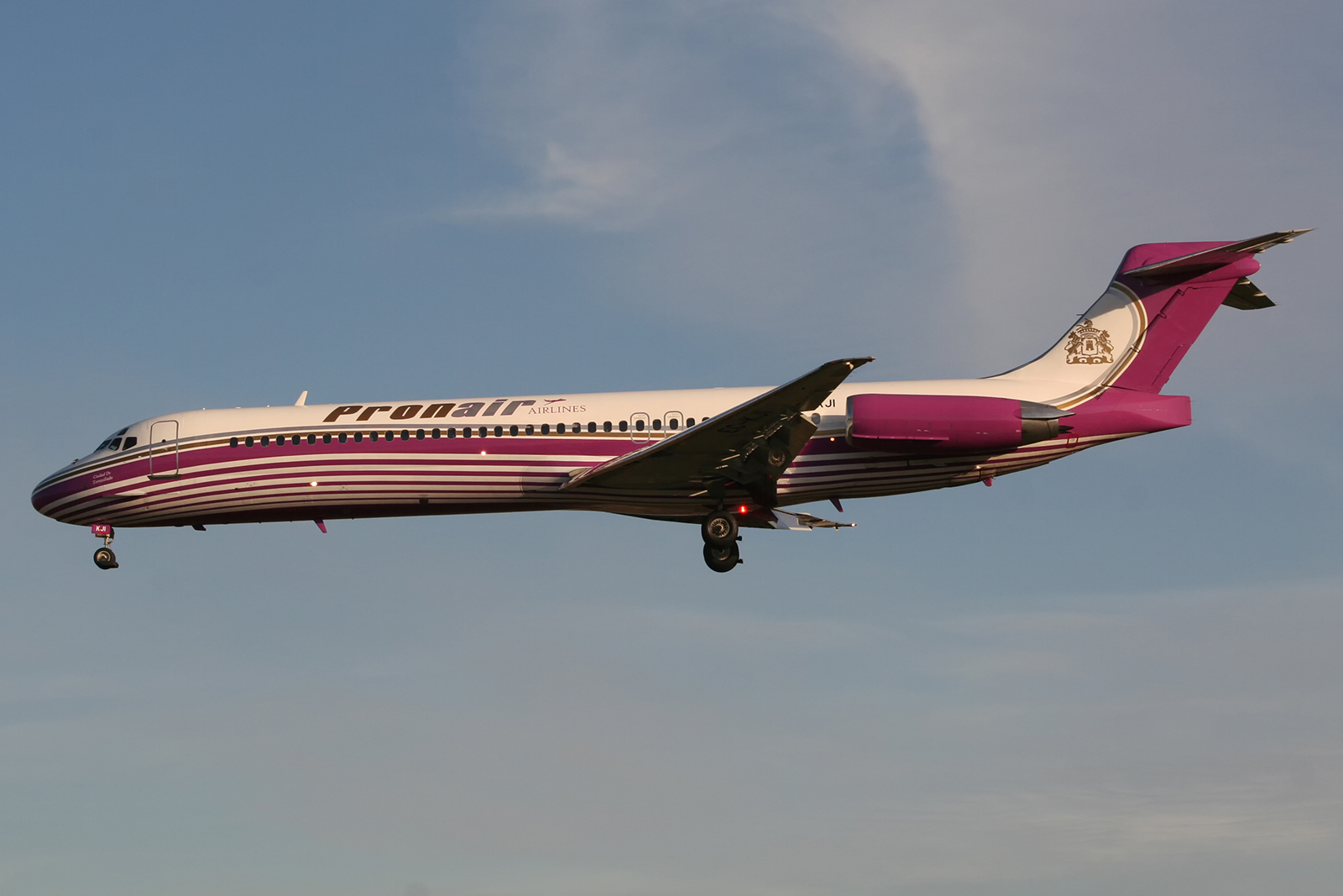 EC-KJI (49836) 1990 McDonnell Douglas MD-87