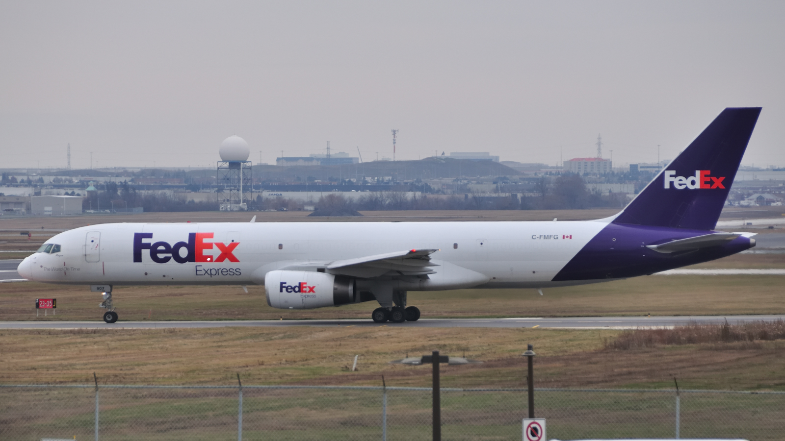C-FMFG (27198) 1993 Boeing 757-2B7(SF)