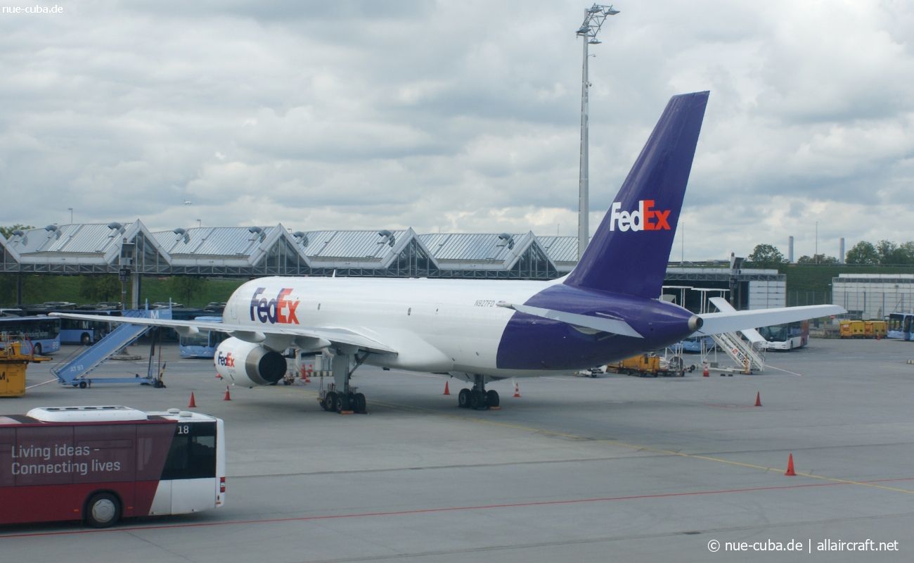 N927FD (27220) 1994 Boeing 757-204(SF)