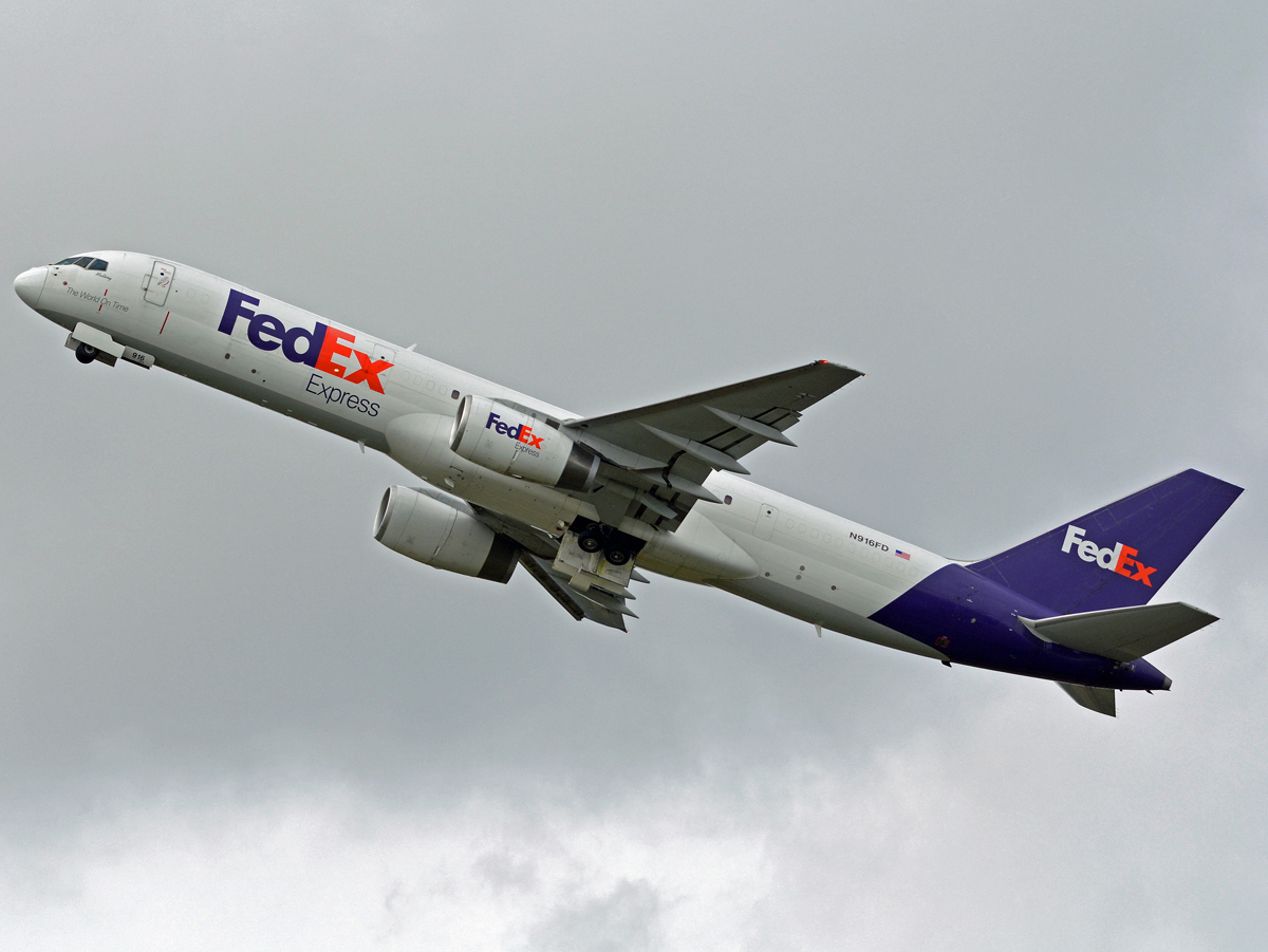 N916FD (24137) 1988 Boeing 757-2B7(F)