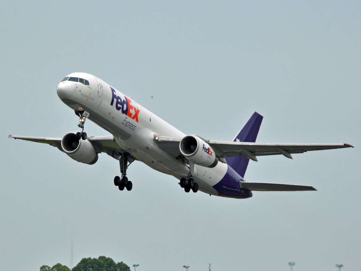 N916FD (24137) 1988 Boeing 757-2B7(F)