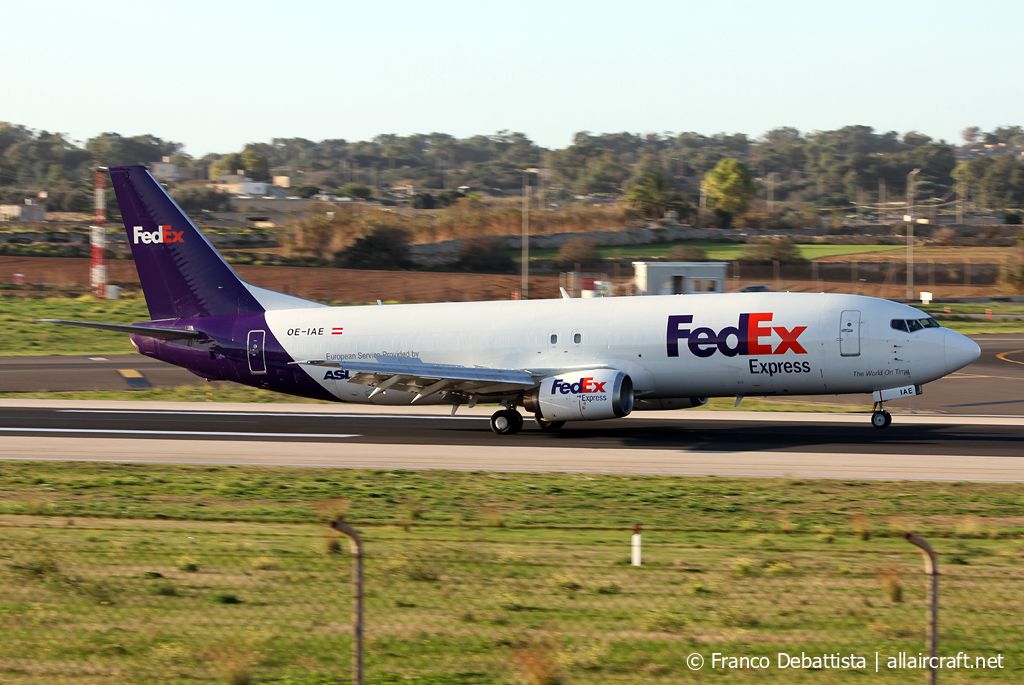 OE-IAE (25105) 1993 Boeing 737-4Q8(SF)