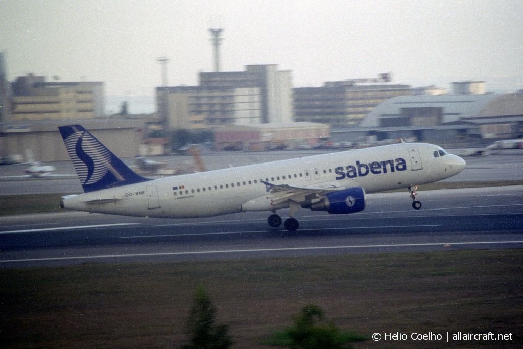 OO-SNF (1081) 1999 Airbus A320-214