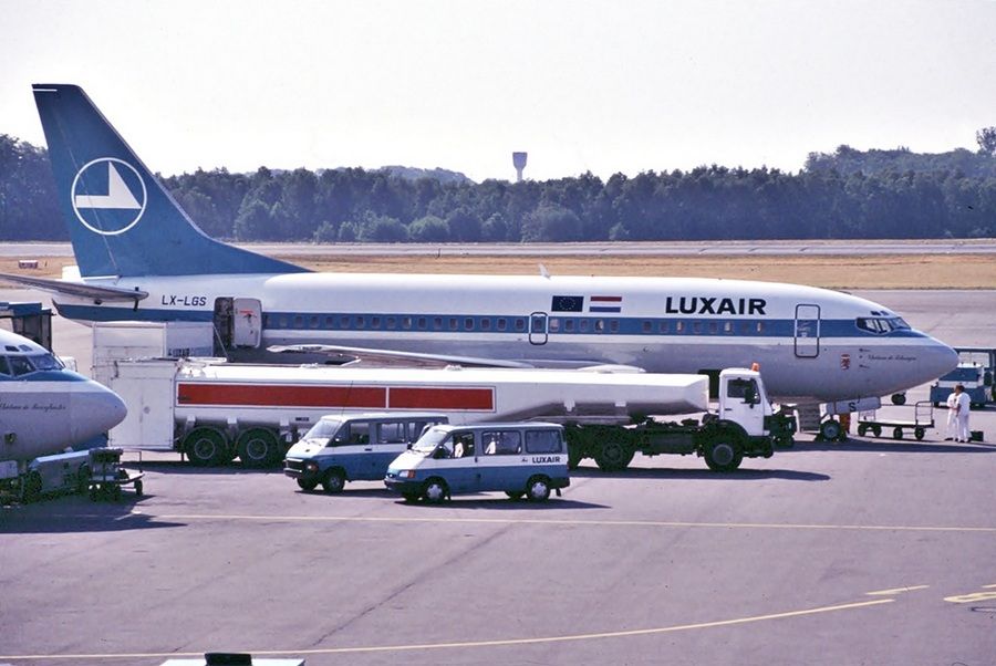 LX-LGS (27425) 1995 Boeing 737-528