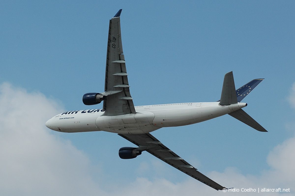CS-TQF (087) 1995 Airbus A330-322