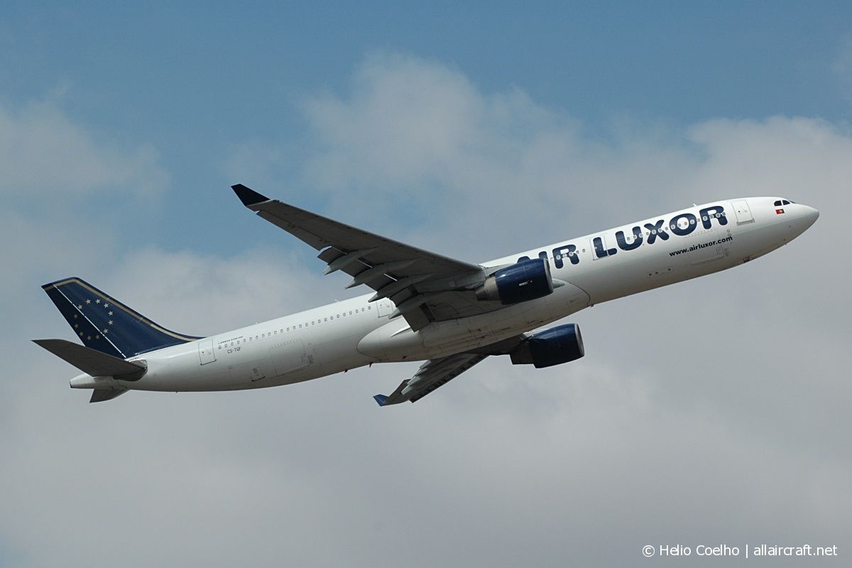 CS-TQF (087) 1995 Airbus A330-322