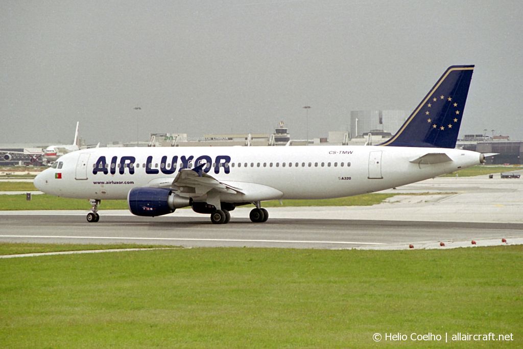 CS-TMW (1667) 2001 Airbus A320-214
