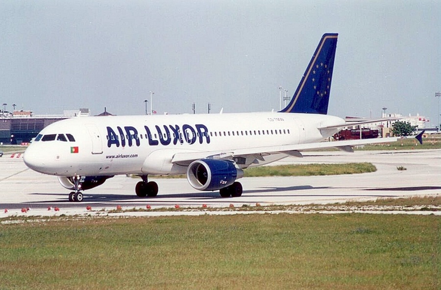 CS-TMW (1667) 2001 Airbus A320-214